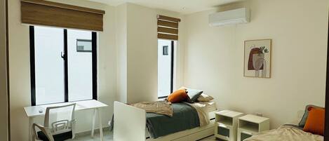 3 habitaciones, tabla de planchar con plancha, wifi y ropa de cama