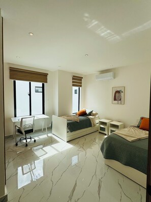 3 bedrooms, iron/ironing board, WiFi, bed sheets