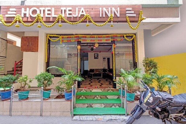 Exterior - iROOMZ Hotel Tejas Inn (Vijayawada)
