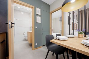 Apartment, 2 Bedrooms, Kitchen | In-room dining