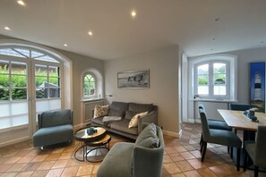 Smart-tv, een dvd-speler en boeken