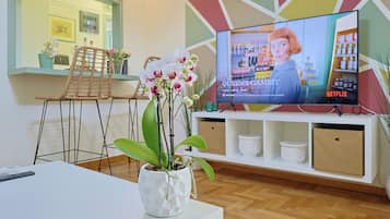 Premium-huoneisto, keittiö, kaupunkinäköala | Oleskelualue | Älytelevisio, Netflix, suoratoistopalvelut