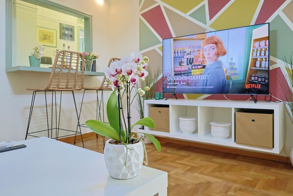 Premium Apartment, Kitchen, City View | Living area | 65-inch Smart TV with digital channels, Netflix, streaming services - Faliron Urban Retreat (Palaio Faliro)