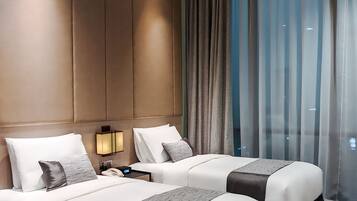 1 bedroom, in-room safe, laptop workspace, blackout drapes