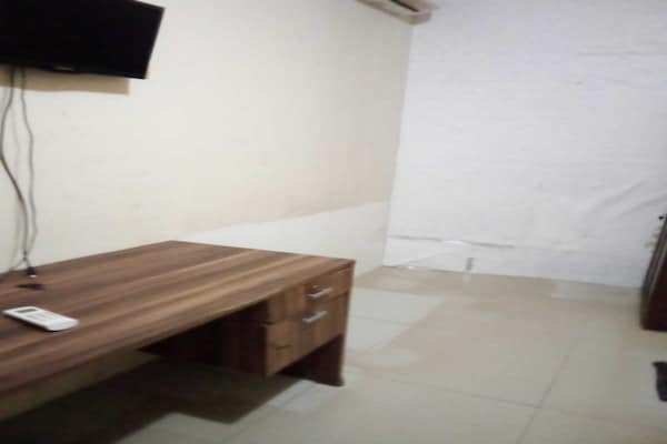 Oyo 93948 Bunda Rachma Rooms - Depok