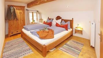 1 bedroom, bed sheets