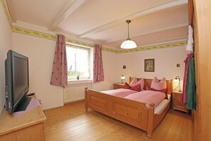 2 bedrooms, bed sheets - Ferienwohnung Hehnastoi für 1-4 Personen (Bernau am Chiemsee)