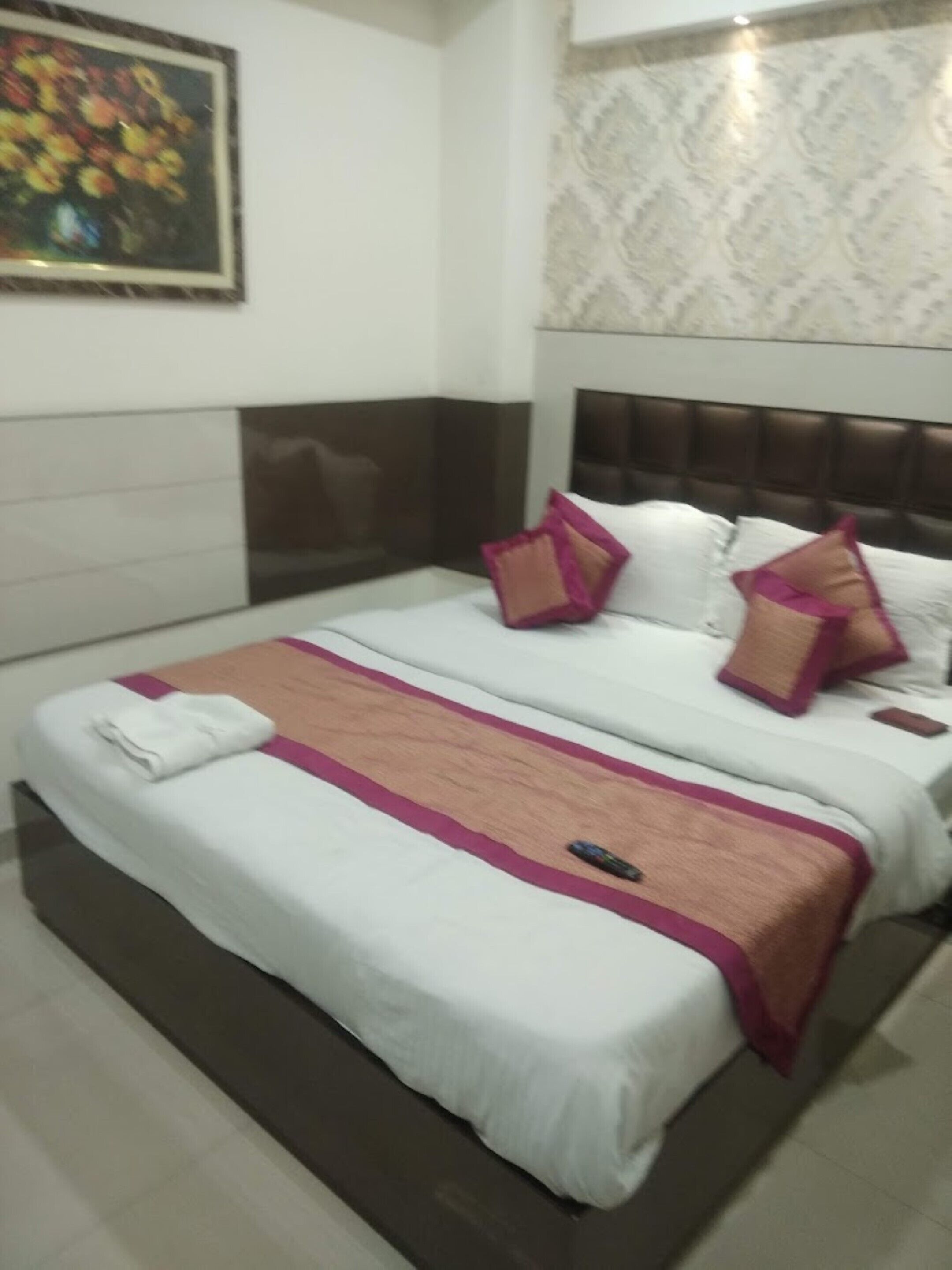 واي فاي مجانًا وملاءات أسرّة