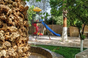 Área de juegos infantiles al aire libre