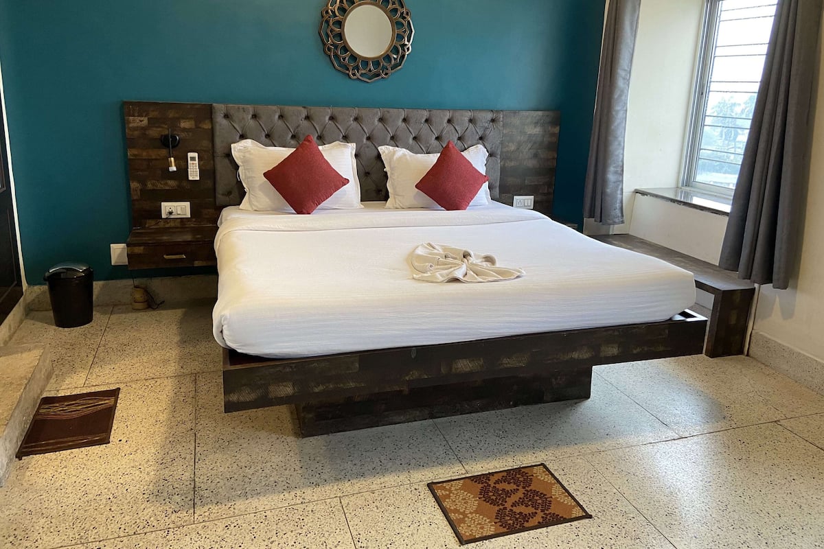 Luxury Room, City View | Egyptian cotton sheets, premium bedding, desk, laptop workspace