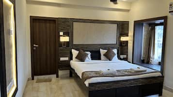 Premier-Zimmer, Mehrere Schlafzimmer, Stadtblick | Bettwäsche aus ägyptischer Baumwolle, hochwertige Bettwaren