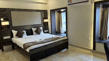 Premier Room, Multiple Bedrooms, City View | Egyptian cotton sheets, premium bedding, desk, laptop workspace