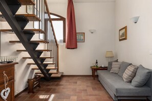 Living area - Agriturismo Le Quercioline in the heart of Chianti surrounded by olive groves and vineyards (Barberino Tavarnelle)