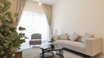 Luxury-Apartment | Wohnbereich | Fernseher