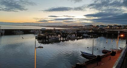 Detached Cabin, 2-Bedroom Chalet on Bridlington Bay South Shore Park.