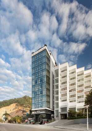 Vista frontal de la propiedad