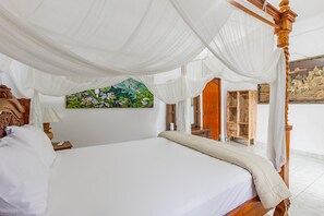 Deluxe Double Room | Bed sheets - Belvilla Ratna Resort Ubud PalaceNearUbud Palace (Ubud)