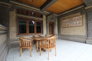 Deluxe Double Room | Bed sheets - Belvilla Ratna Resort Ubud PalaceNearUbud Palace (Ubud)