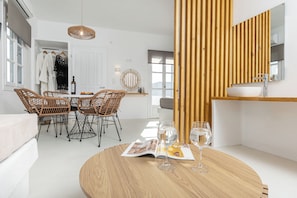 Suíte luxo | 1 quarto, cofres nos quartos, ferros/tábuas de passar roupa