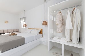 Suite, vistes al mar (Hot Tub and Balcony) | Caixa forta a l'habitació, planxa i posts de planxar i wifi gratuïta