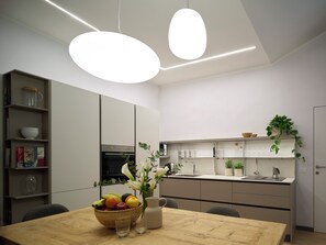 아파트, 파티오 | 전용 주방 | 냉장고, 전자레인지, 오븐, 식기 세척기