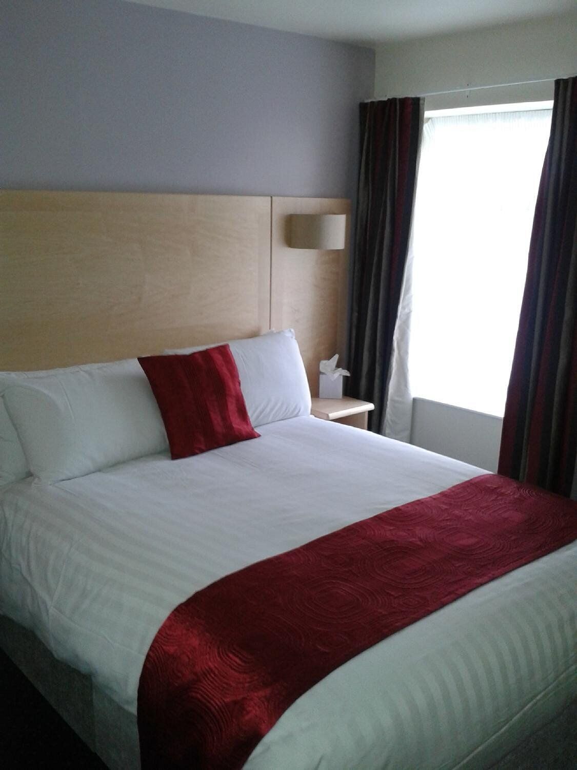 Desk, WiFi (free), bed sheets