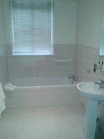 Comfort Single Room, City View | Bathroom | Towels