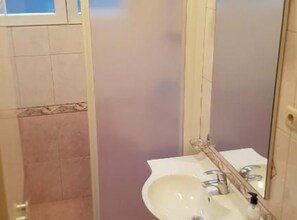 別墅 (Three Bedroom Holiday Home with Terra) | 浴室 | 淋浴設備、提供毛巾