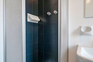Shower, bidet, toilet paper - Moretto 11. with pool and WiFi (Sirmione)