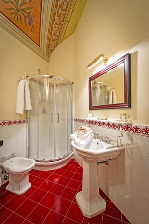 Doccia, asciugacapelli, bidet