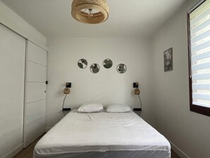 1 soverom, strykejern/-brett, reiseseng for barn og wi-fi