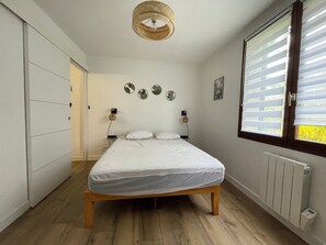 1 chambre, fer et planche à repasser, lit parapluie, Wi-Fi