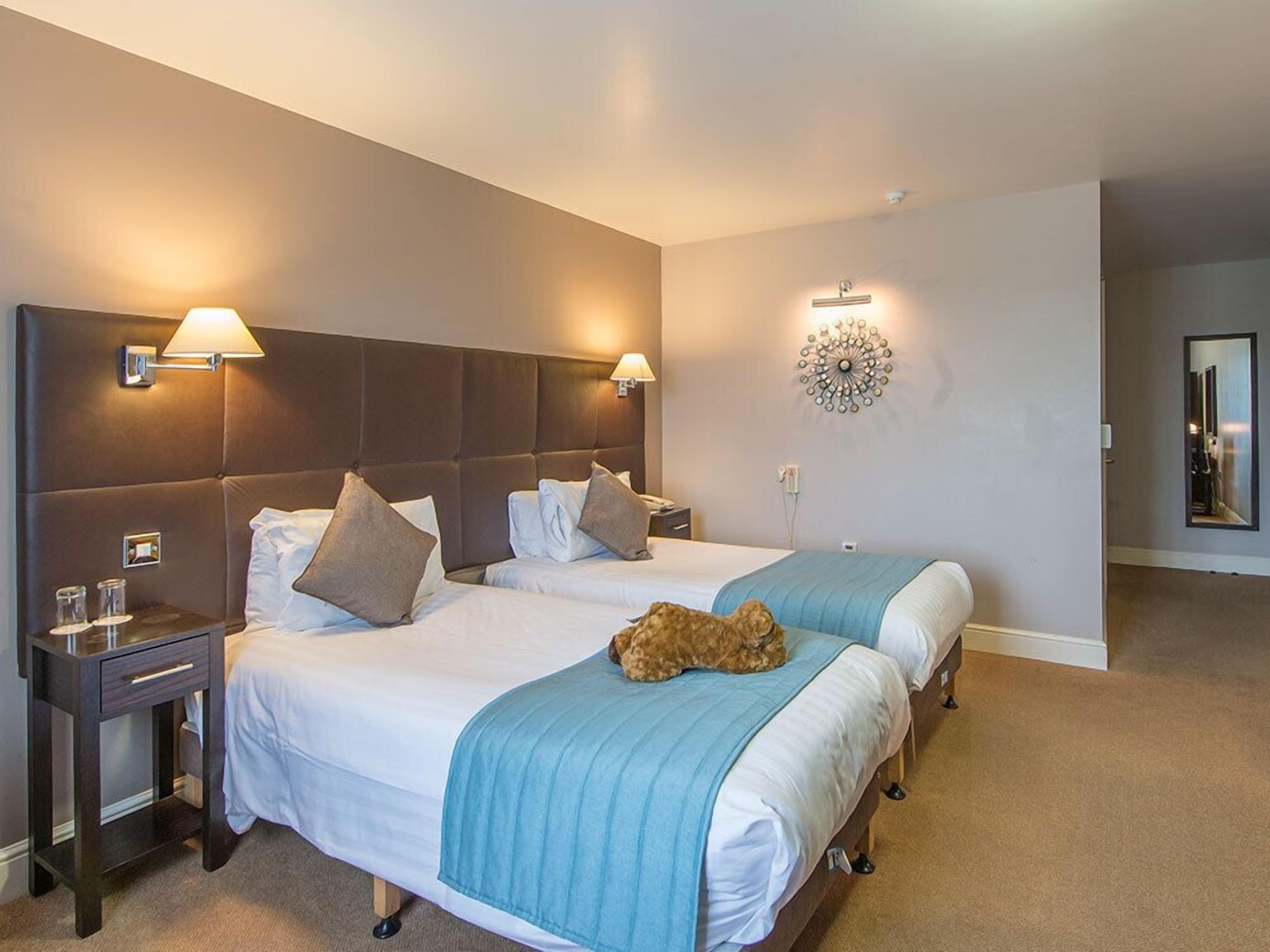 Trang trí khác biệt, trang bị nội thất với thiết kế riêng biệt, bàn 