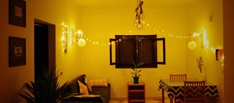 Modern Comfort - 2BR Steps from Beach & Cafés