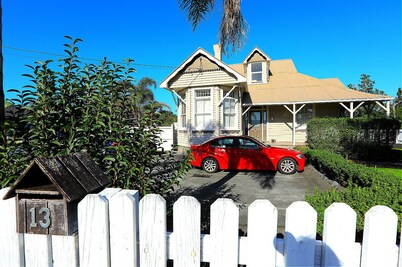 Nice 5 bedrooms villa BNB at Whangarei Town center. Next to supermarket/ schools