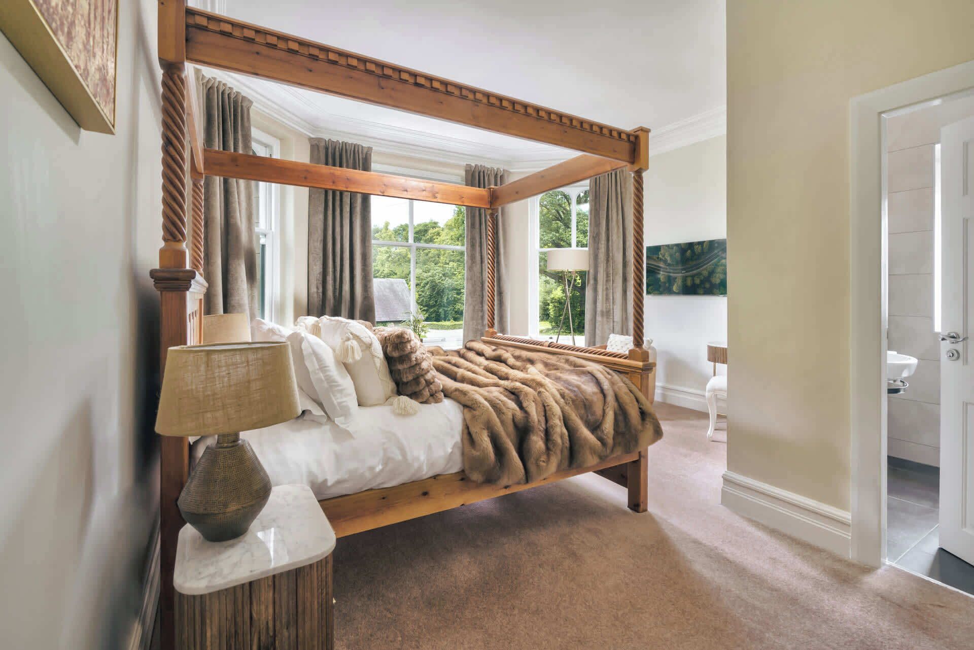 8 bedrooms, desk, iron/ironing board, WiFi