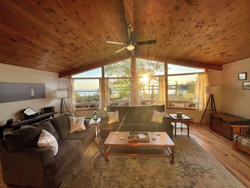 Silver Birch: Waterfront Cottage