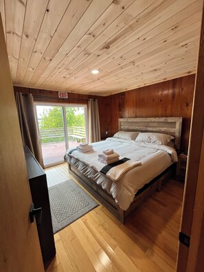 3 makuuhuonetta, vauvan matkasänky, ilmainen Wi-Fi, vuodevaatteet