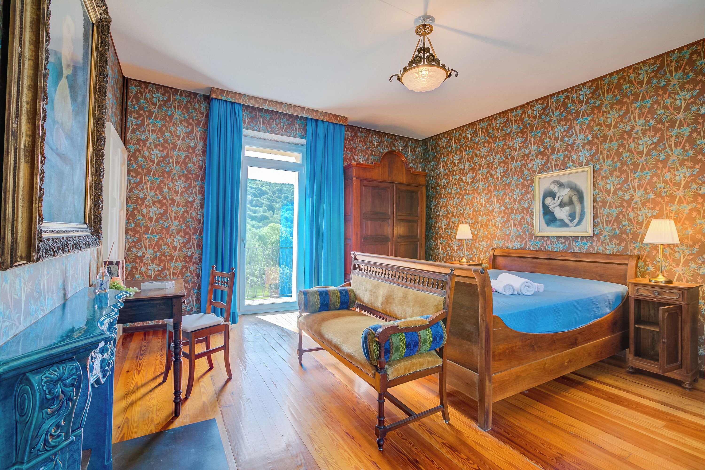 4 室のベッドルーム、ノートパソコン用作業スペース、アイロン / アイロン台、WiFi (無料)