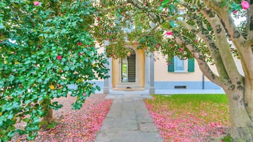 Familienvilla, Mehrere Schlafzimmer, 2 Bäder, Bergseite (Elegant Historic Villa,Garden,few min) | Eingangsbereich