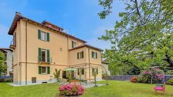 Villa Familiale, plusieurs chambres, 2 salles de bains (Elegant Historic Villa,Garden,few min) | Extérieur