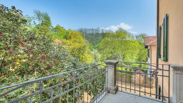 Villa Familiale, plusieurs chambres, 2 salles de bains (Elegant Historic Villa,Garden,few min) | Balcon