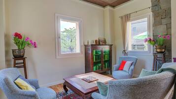 Familienvilla, Mehrere Schlafzimmer, 2 Bäder, Bergseite (Elegant Historic Villa,Garden,few min) | Innenbereich