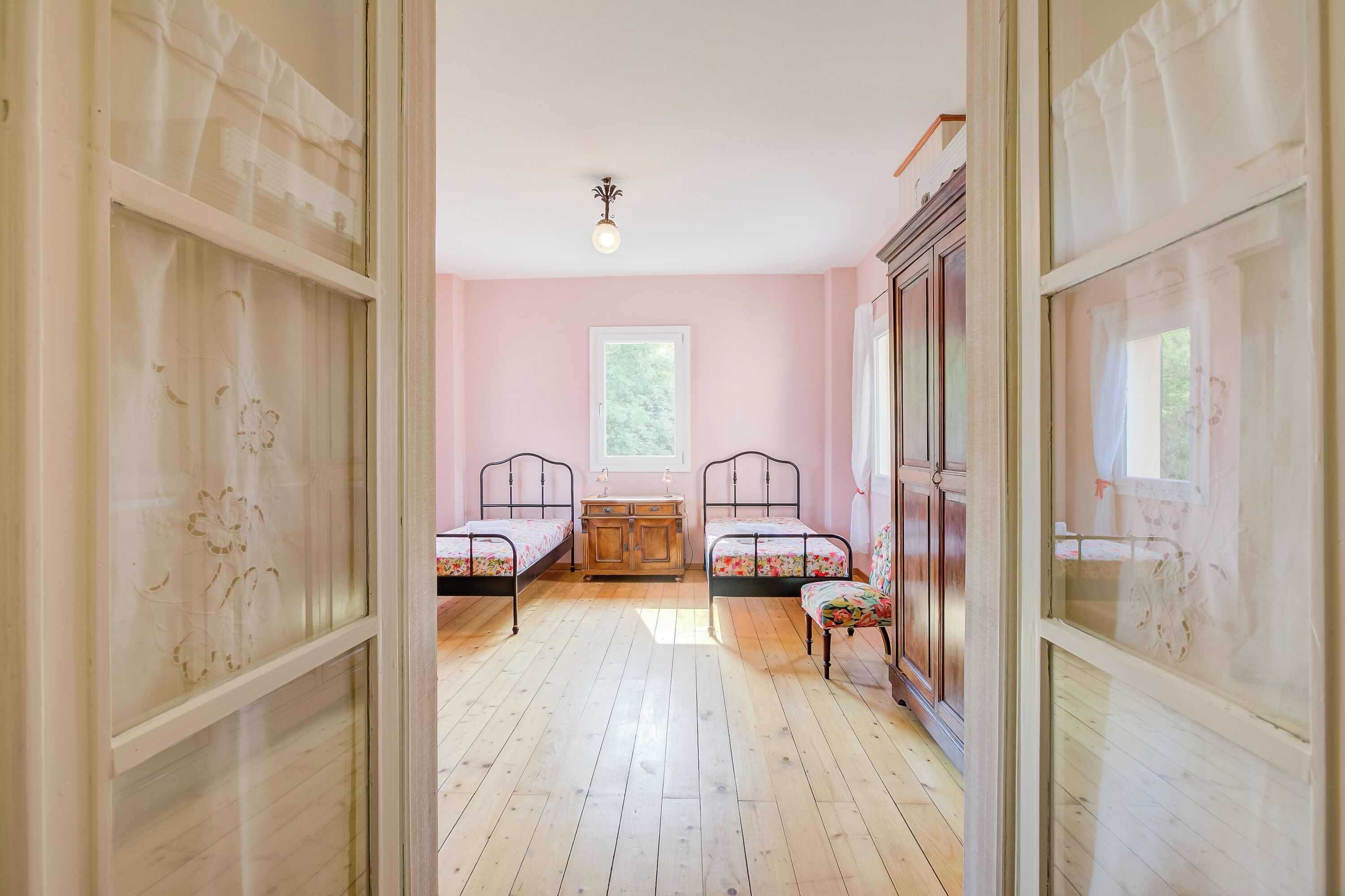 Villa familiare, camere multiple, 2 bagni, lato montagna (Villa Tagini Timeless Elegance and) | 4 camere, postazione laptop, ferro/asse da stiro, Wi-Fi gratuito