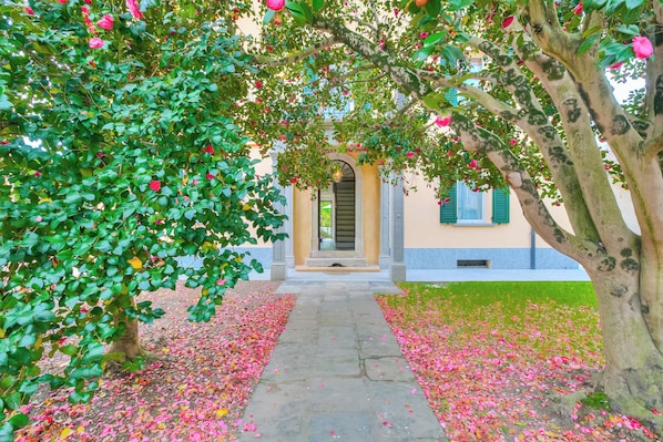 Property grounds - Villa Tagini 10 minutes from Stresa (Brovello-Carpugnino)