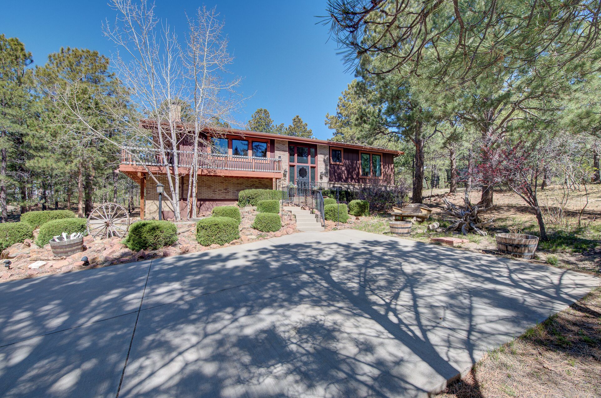 Lux Woodmoor home w hot tub