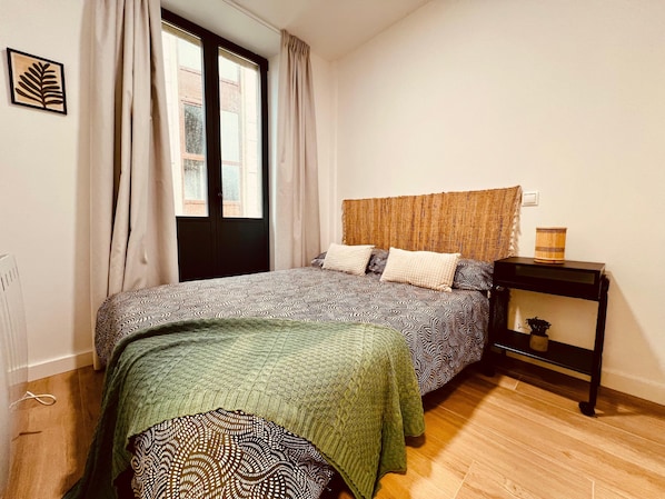 3 bedrooms, bed sheets
