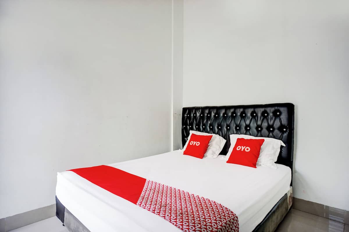 Standard Double Room | Free WiFi, bed sheets