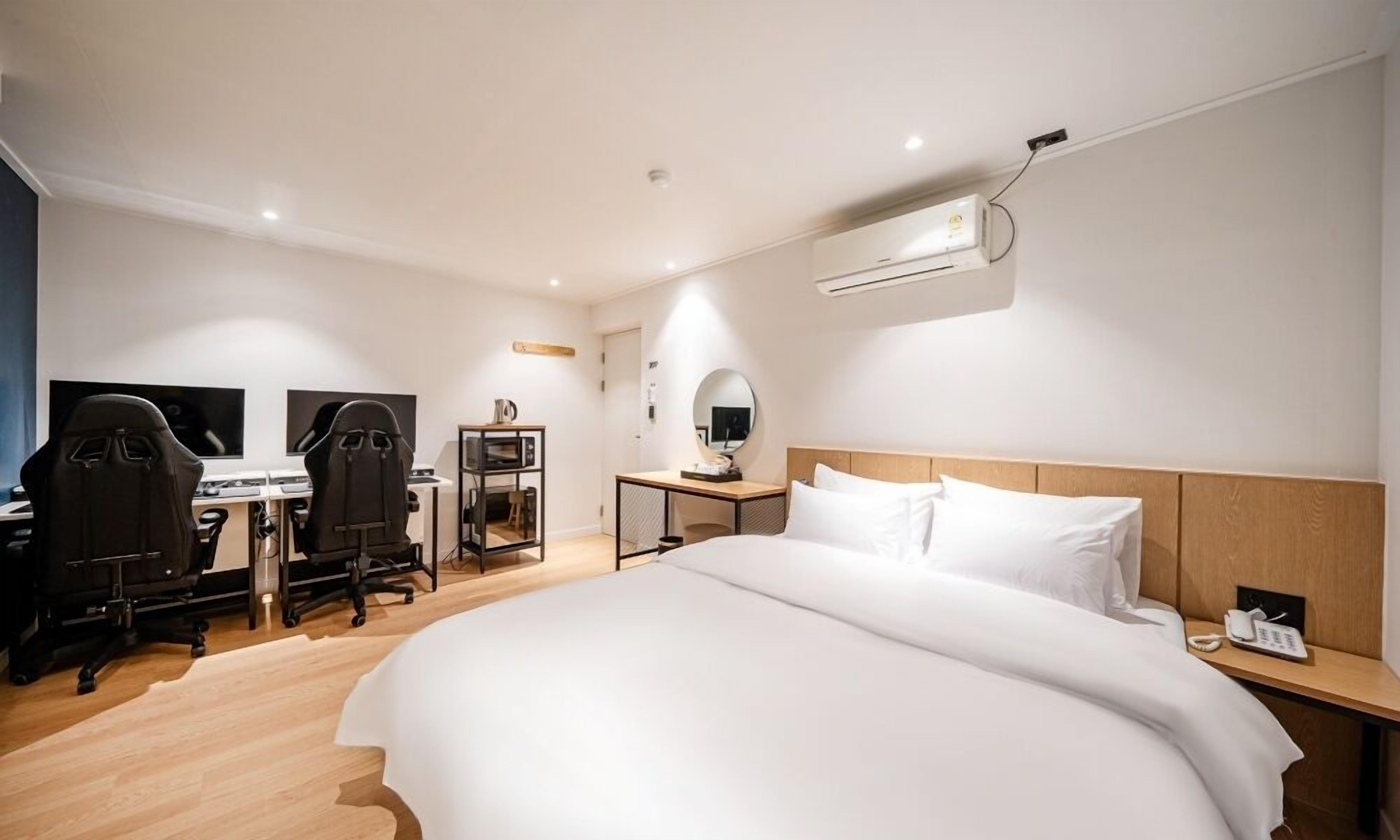 Premier Room | Free WiFi, bed sheets