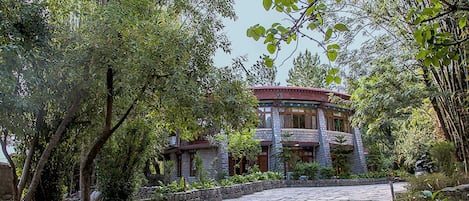 مواقف سيارات مجانية